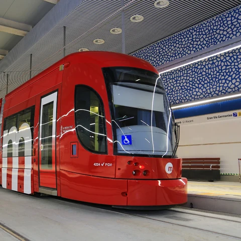 Unidad de la Línea 10 de Metrovalencia.
