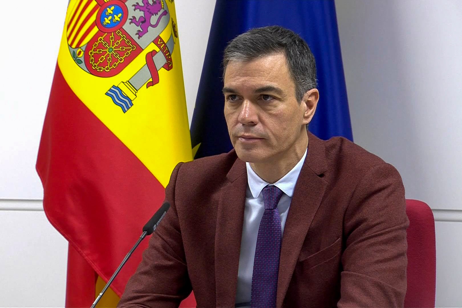Pedro Sánchez felicita la Navidad a los 12.054 militares en el exterior: "Son un motivo de orgullo y de admiración" Pedro Sánchez felicita la Navidad a los 12.054 militares en el exterior: "Son un motivo de orgullo y de admiración"