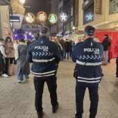 Dos agentes patrullan en Ciudad Real