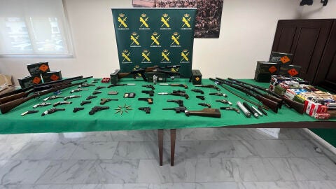 La Guardia Civil ha desmantelado una trama delictiva dedicada a la fabricaci&oacute;n il&iacute;cita y al tr&aacute;fico de armas y municiones