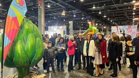 Catal&aacute; ha visitado el stand de MercaValencia