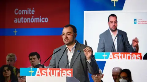 Adrián Barbón se dirige al Comité Autonómico de la FSA Adrián Barbón se dirige al Comité Autonómico de la FSA