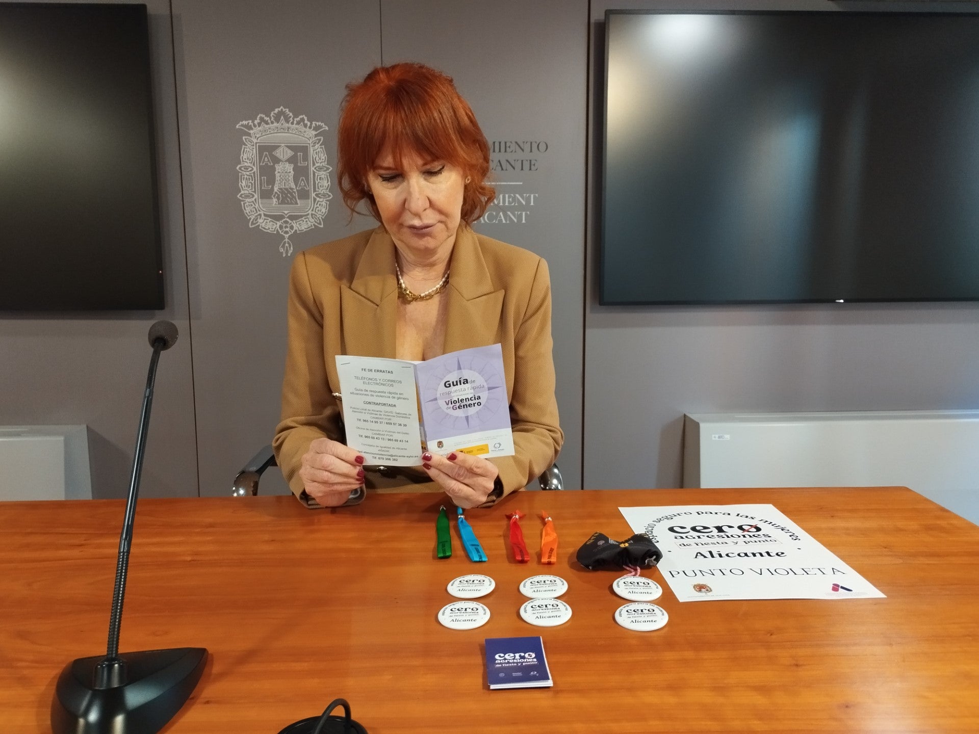 El ayuntamiento de Alicante instalará un 'punto violeta' en la fiesta de nochevieja El ayuntamiento de Alicante instalará un 'punto violeta' en la fiesta de nochevieja