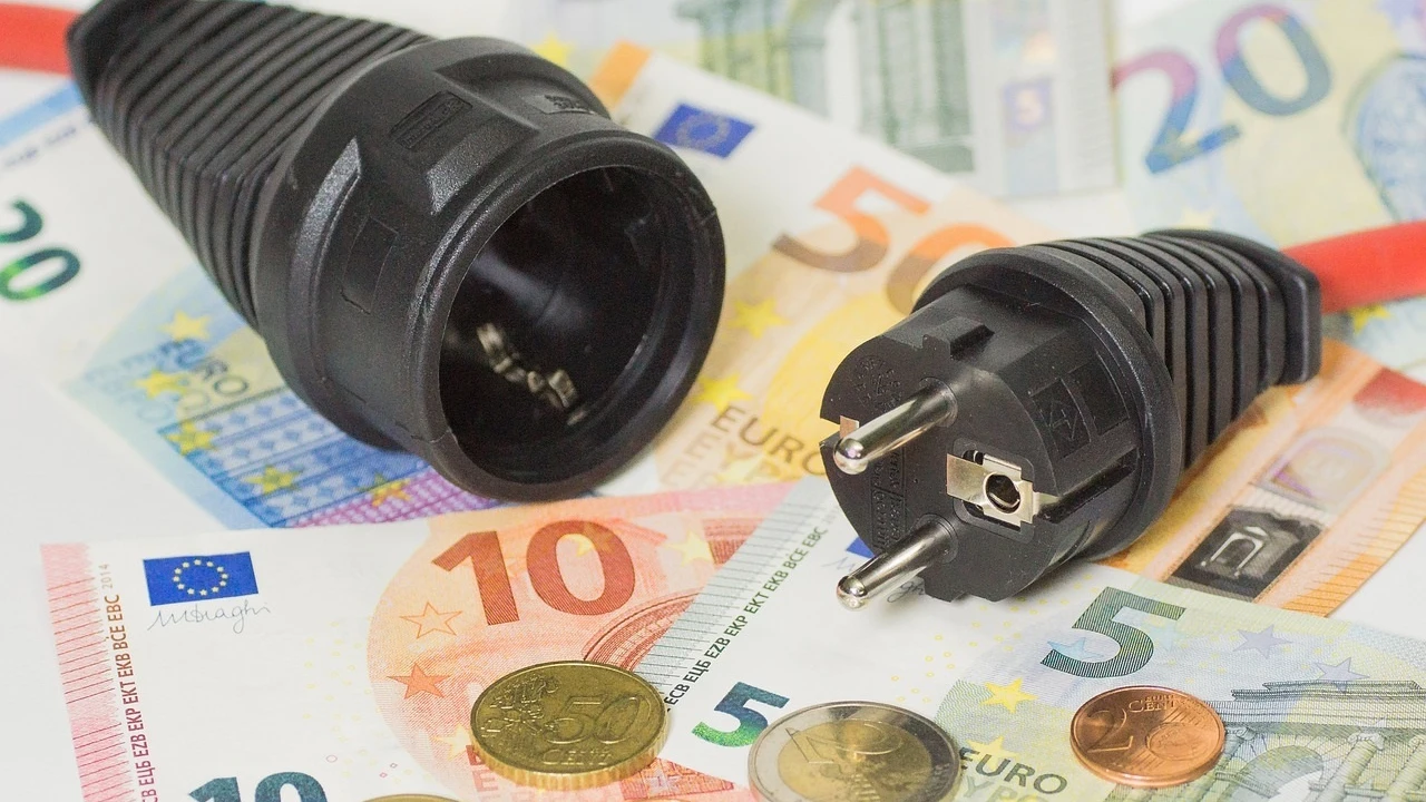El Gobierno sube el IVA de la luz al 10% El Gobierno sube el IVA de la luz al 10%/ Europa Press