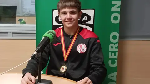 El taekwondista alcalaíno Aarón Antequera se proclama Campeón Junior en el Campeonato de España de Clubes de taekwondo Aarón Antequera, taekwondista alcalaíno, en Más de uno Alcalá