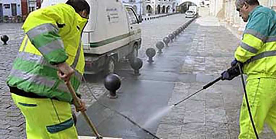 Trabajadores de FCC se movilizarán este miércoles frente al Ayuntamiento de Badajoz para reclamar mejoras salariales Trabajadores de FCC se movilizarán este miércoles frente al Ayuntamiento de Badajoz para reclamar mejoras salariales