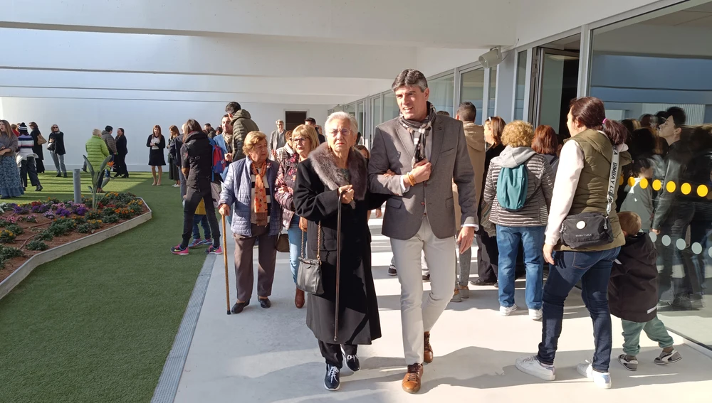 El alcalde, junto a Pepita Lloret El alcalde, junto a Pepita Lloret