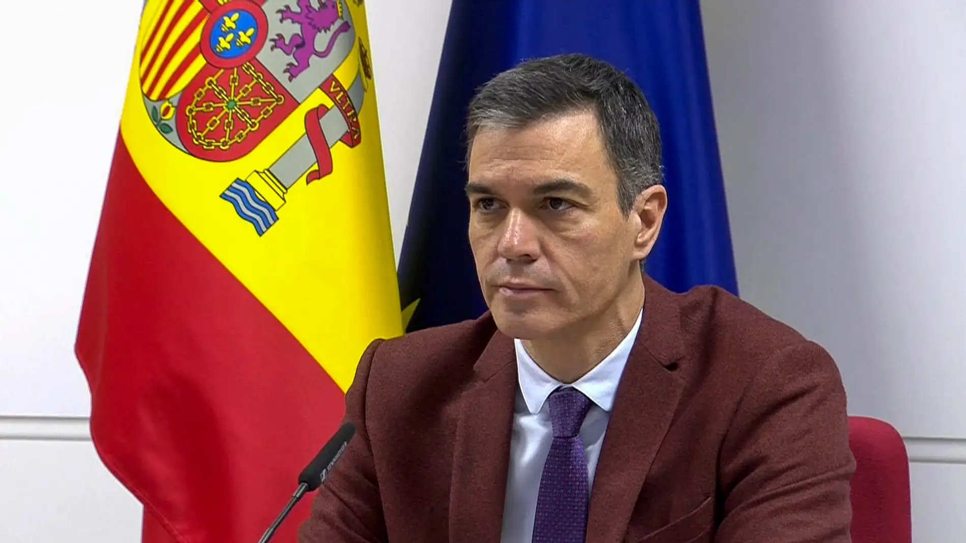 El presidente del Gobierno, Pedro Sánchez, el domingo en videoconferencia con las unidades españolas en misiones humanitarias y de paz en el exterior