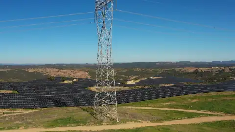 Iberdrola recibe permiso ambiental para la primera planta híbrida hidroeléctrica con solar del país, que se ubicará en Cedillo Iberdrola recibe permiso ambiental para la primera planta híbrida hidroeléctrica con solar del país, que se ubicará en Cedillo