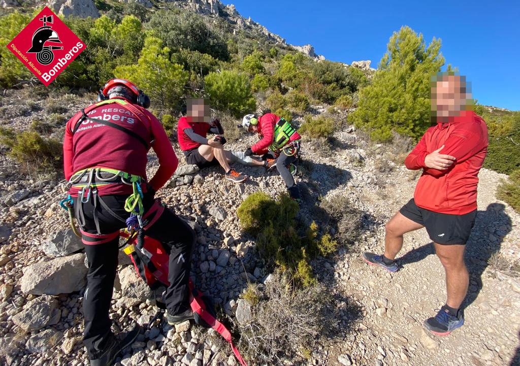 Nuevo rescate de un corredor en el Puig Campana tras sufrir una aparatosa caída Nuevo rescate de un corredor en el Puig Campana tras sufrir una aparatosa caída