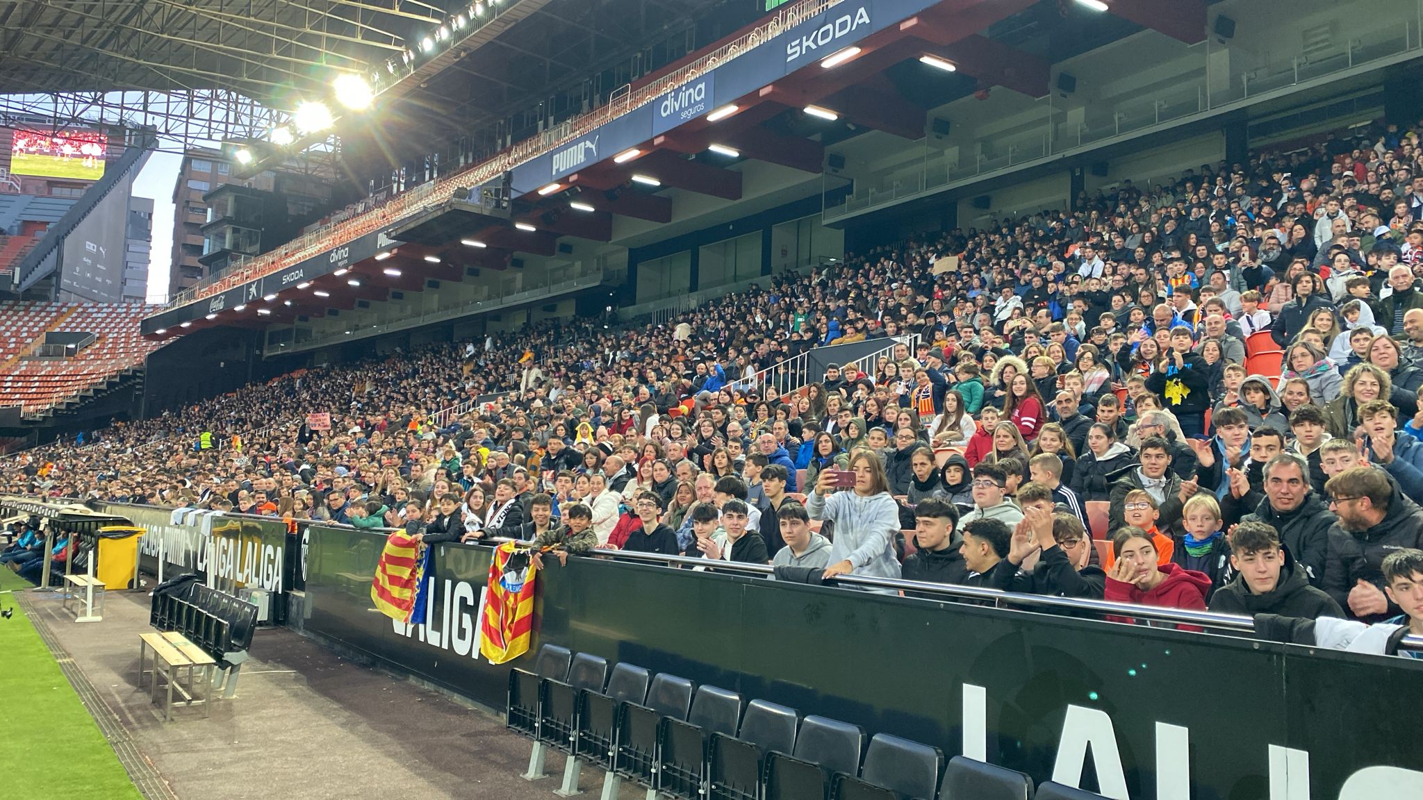 El Valencia inicia la campaña de renovación de abonos sin altas nuevas y con subidas de entre el 5% y 10% El Valencia inicia la campaña de renovación de abonos sin altas nuevas y con subidas de entre el 5% y 10%