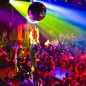 Els locals d'oci nocturn de Barcelona es preparen per la Nit de Cap d'Any