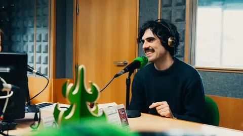 El músico Santi Araújo Recibimos la visita del músico Santi Araújo que despide el año con nueva canción: “Bailar” en Un alto en el camino