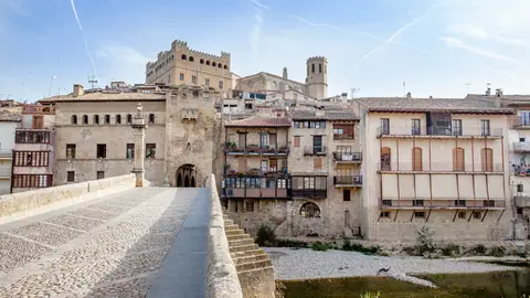 Un puente medieval para entrar en la Navidad de Valderrobres Un alto en el camino en navidad
