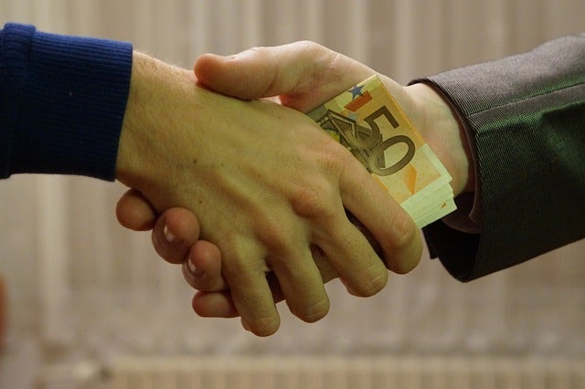 Cómo prestar dinero a un familiar: todo lo que debes saber sobre préstamos entre familiares Cómo prestar dinero a un familiar: todo lo que debes saber sobre préstamos entre familiares
