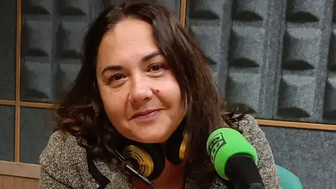 La autora de 'Jorgito y su dragón', Rocío Toscano, en los estudios de Onda Cero. La autora de 'Jorgito y su dragón', Rocío Toscano, en los estudios de Onda Cero.