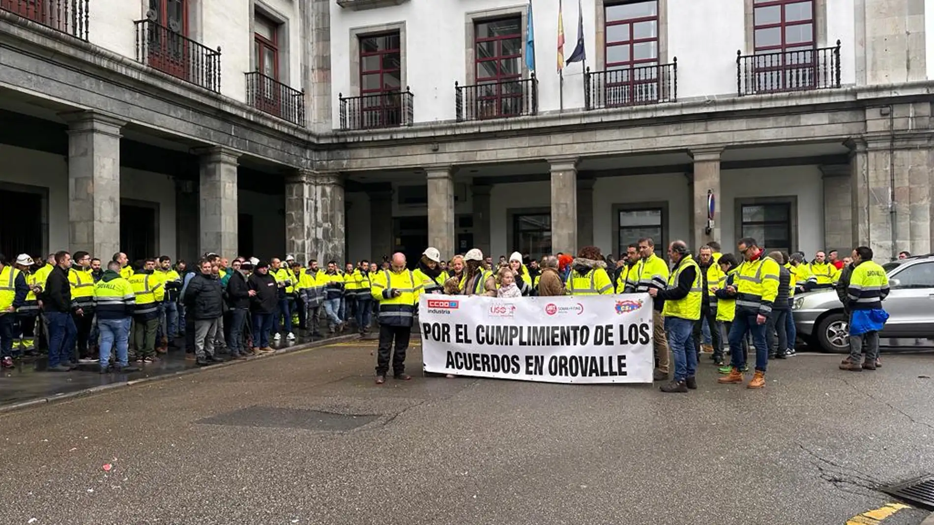 Concentración de trabajadores de Orovalle en Oviedo.