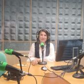La delegada territorial de Turismo, Cultura y Deporte de la Junta de Andalucía, Teresa Herrera, durante la entrevista en los estudios de Onda Cero.