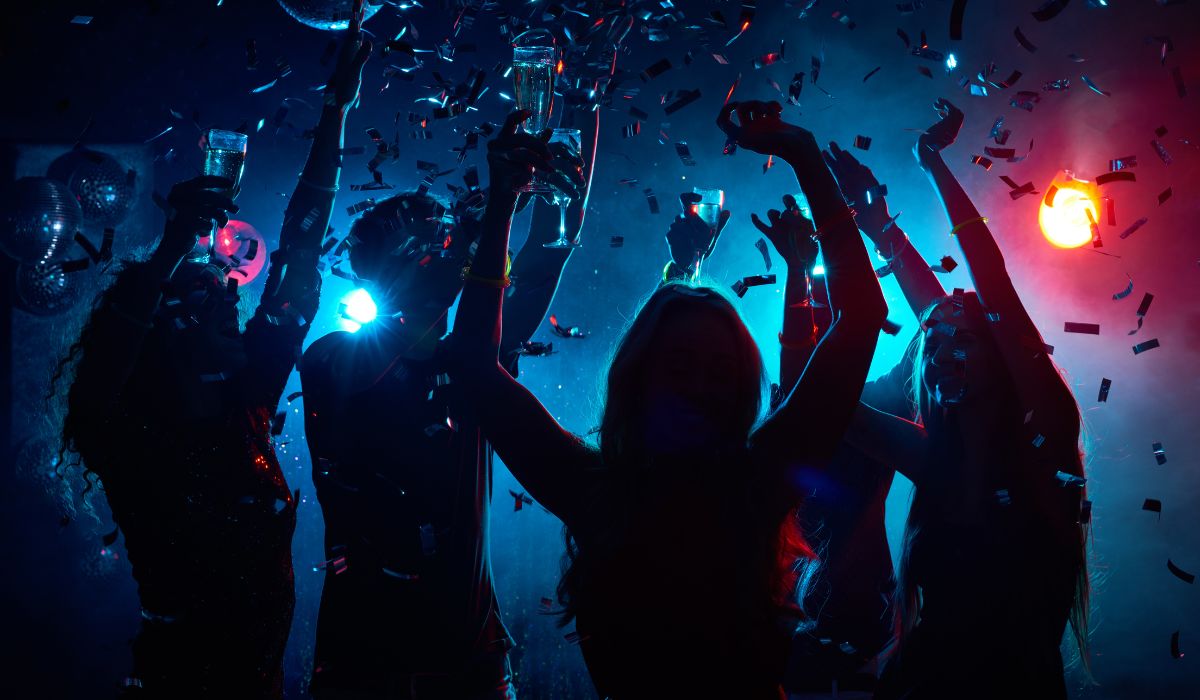 La asociación Galicia de noite advierte de los peligros de las fiestas ilegales de fin de año La asociación Galicia de noite advierte de los peligros de las fiestas ilegales de fin de año