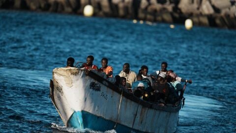 Imagen de archivo de un cayuco llegando a las costas españolas