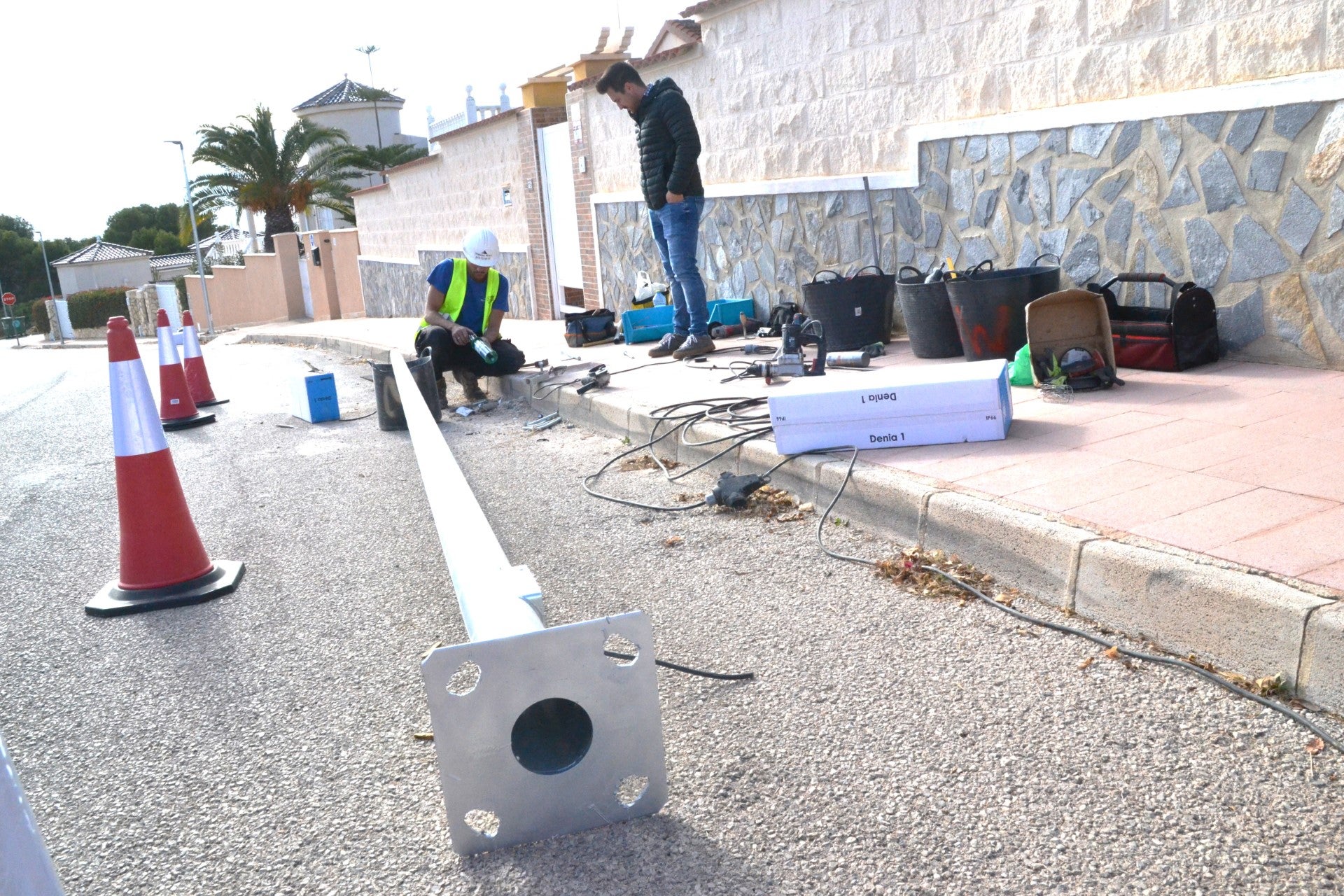 El Ayuntamiento de Rojales mejora la iluminación pública de 53 calles situadas en diferentes urbanizaciones El Ayuntamiento de Rojales mejora la iluminación pública de 53 calles situadas en diferentes urbanizaciones