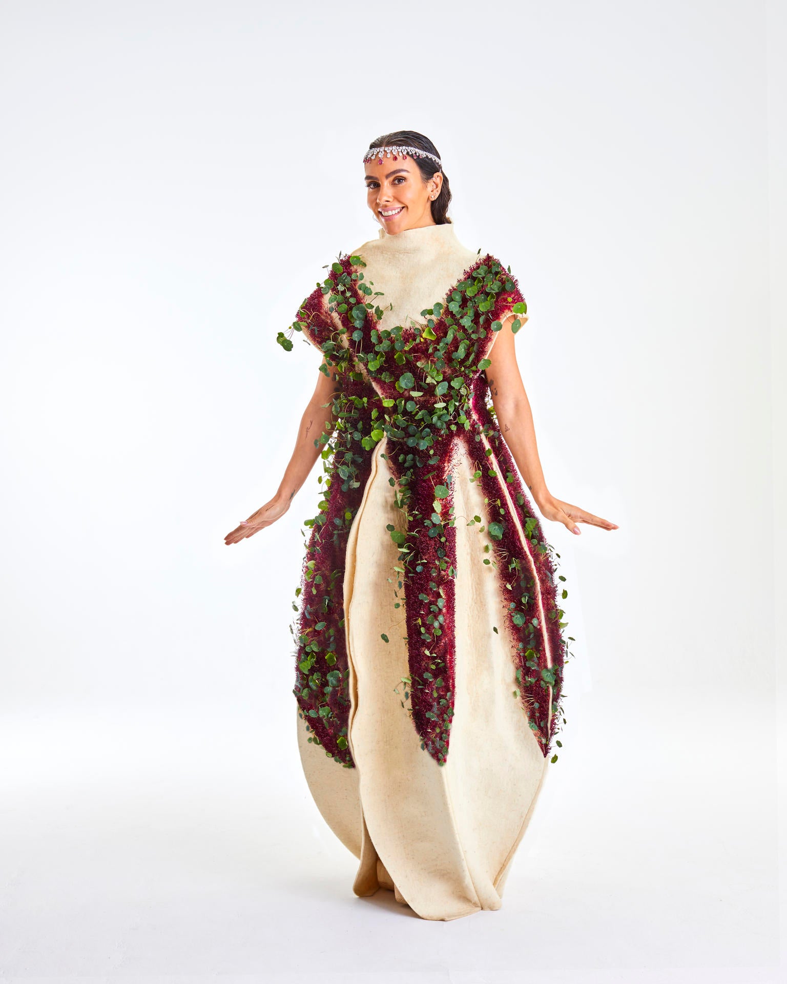 El objetivo detrás del traje de Pedroche: "reconectar con la naturaleza" El objetivo detrás del traje de Pedroche: "reconectar con la naturaleza"