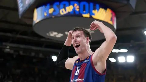 Jan Vesely celebra la victoria ante el Real Madrid en la Euroliga Jan Vesely celebra la victoria ante el Real Madrid en la Euroliga