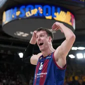 Jan Vesely celebra la victoria ante el Real Madrid en la Euroliga Jan Vesely celebra la victoria ante el Real Madrid en la Euroliga