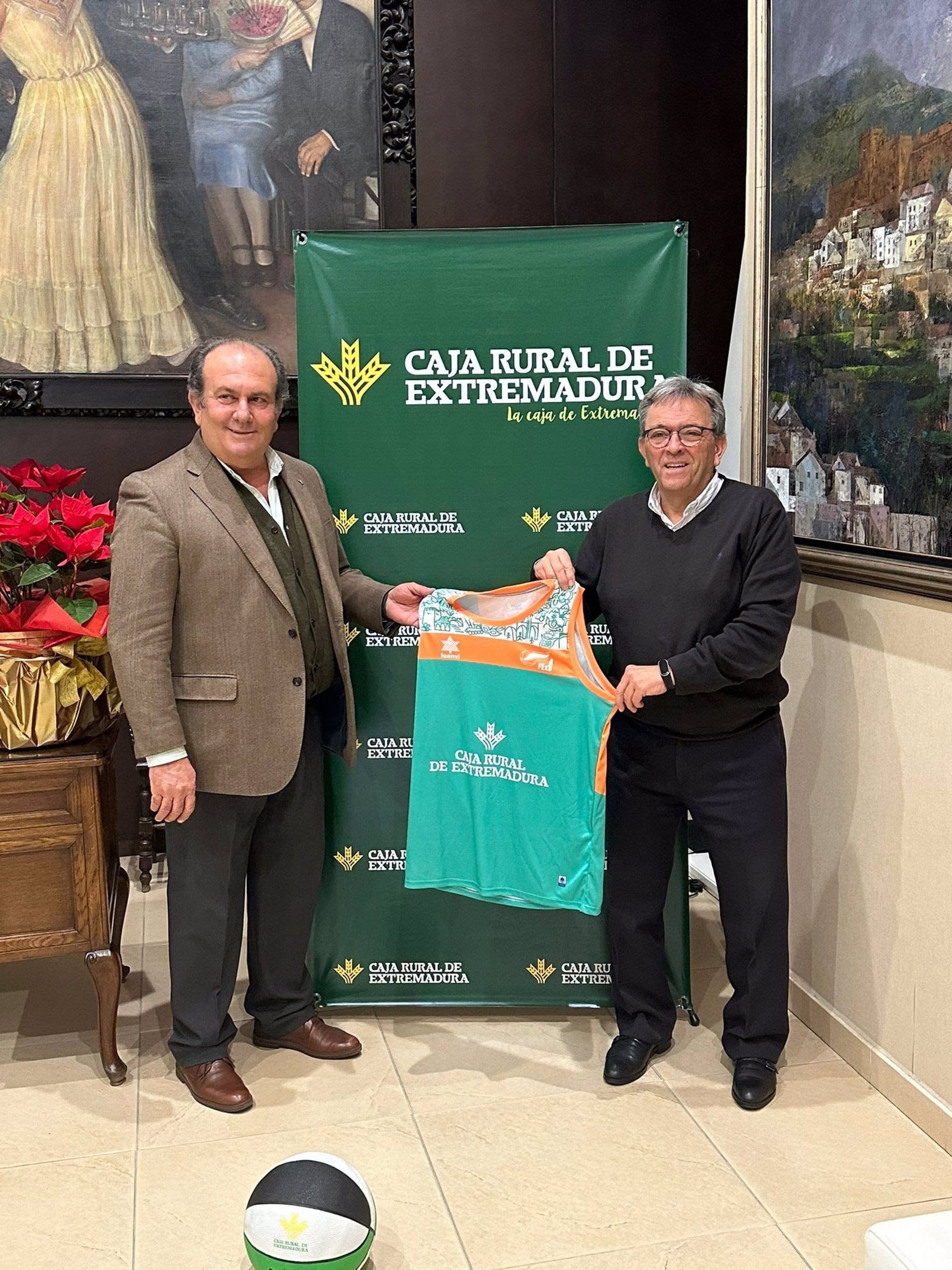 Las selecciones extremeñas de baloncesto reivindicarán en su nueva camiseta el tren extremeño Las selecciones extremeñas de baloncesto reivindicarán en su nueva camiseta el tren extremeño
