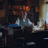 El actor Paul Giamatti, en una imagen promocional de la película 'Los que se quedan'