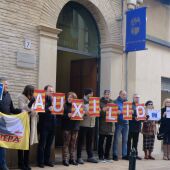 Los convocantes se han manifestado ante la sede del Justicia de Aragón