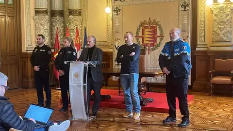 La Policía Municipal de Valladolid refuerza su presencia en varios centros educativos La Policía Municipal de Valladolid refuerza su presencia en varios centros educativos