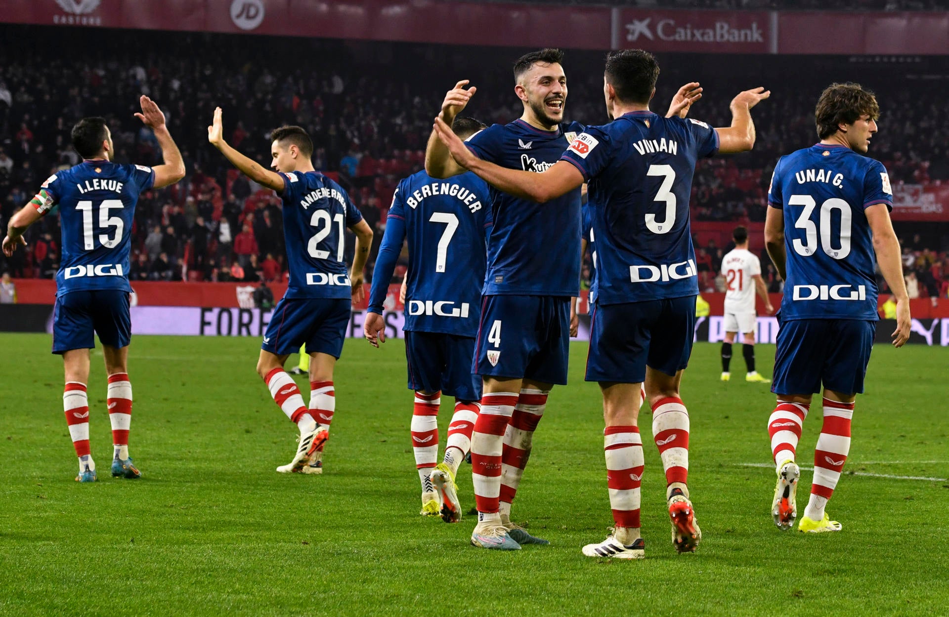 El Athletic asalta la Champions y el Sevilla no levanta cabeza El Athletic asalta la Champions y el Sevilla no levanta cabeza