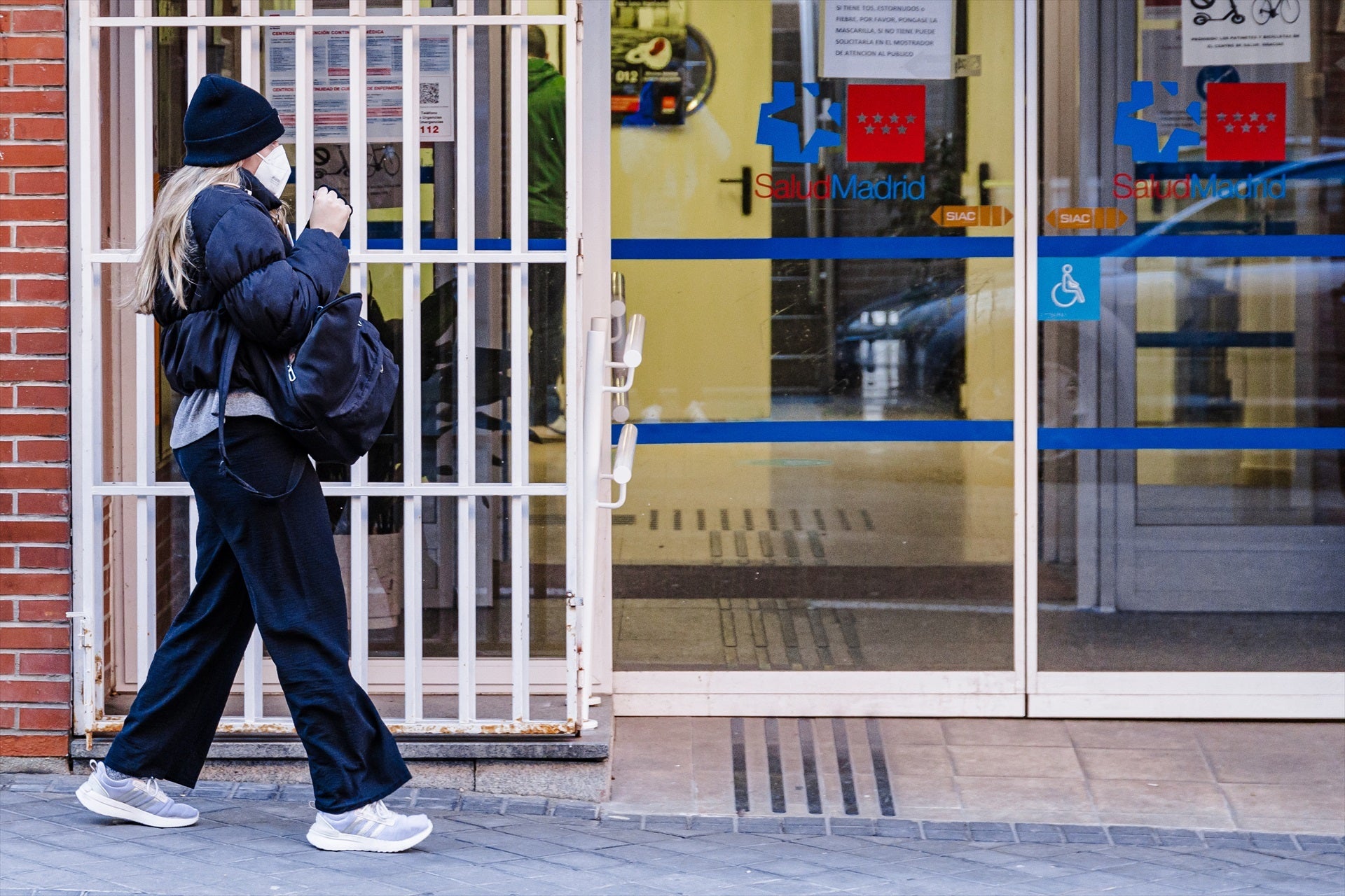 Sanidad y comunidades aplazan dos días la decisión para imponer la mascarilla en centros sanitarios Sanidad y comunidades aplazan dos días la decisión para imponer la mascarilla en centros sanitarios
