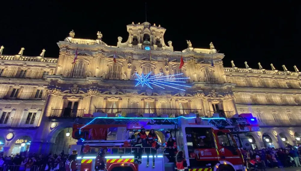 Camión de bomberos en la Plaza Mayor de Salamanca