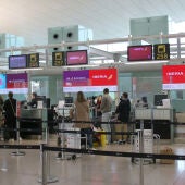 Iberia admet problemes amb centenars de maletes en 3 dels 29 aeroports que gestiona el servei de handling