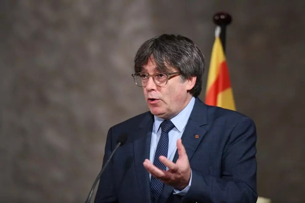 Puigdemont agarra a Sánchez desde el principio: en el aire los primeros decretos del Gobierno Puigdemont agarra a Sánchez desde el principio: en el aire los primeros decretos del Gobierno