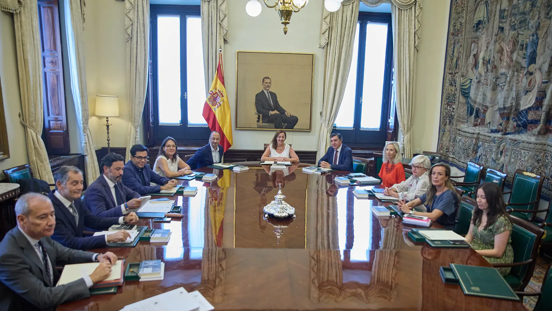 Mesa del Congreso de los Diputados de la XV Legislatura, en el Salón de Ministros. Foto de Archivo