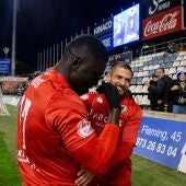 Mendes celebra con Artiles el gol de la victoria en Lleida. 