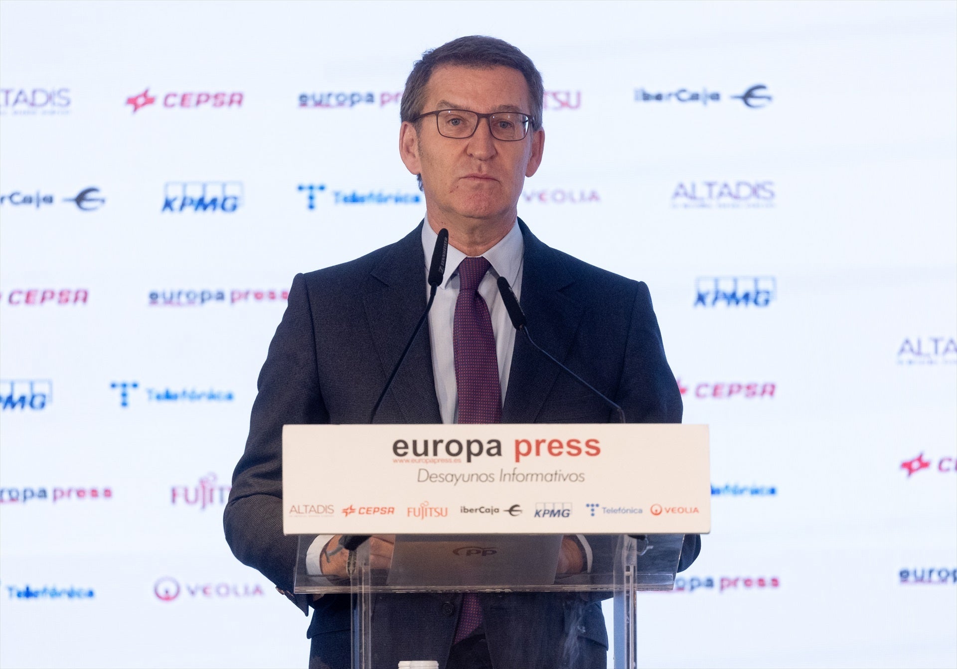 Feijóo avisa de que no va a solucionar los problemas del Gobierno para convalidar decretos Feijóo avisa de que no va a solucionar los problemas del Gobierno para convalidar decretos