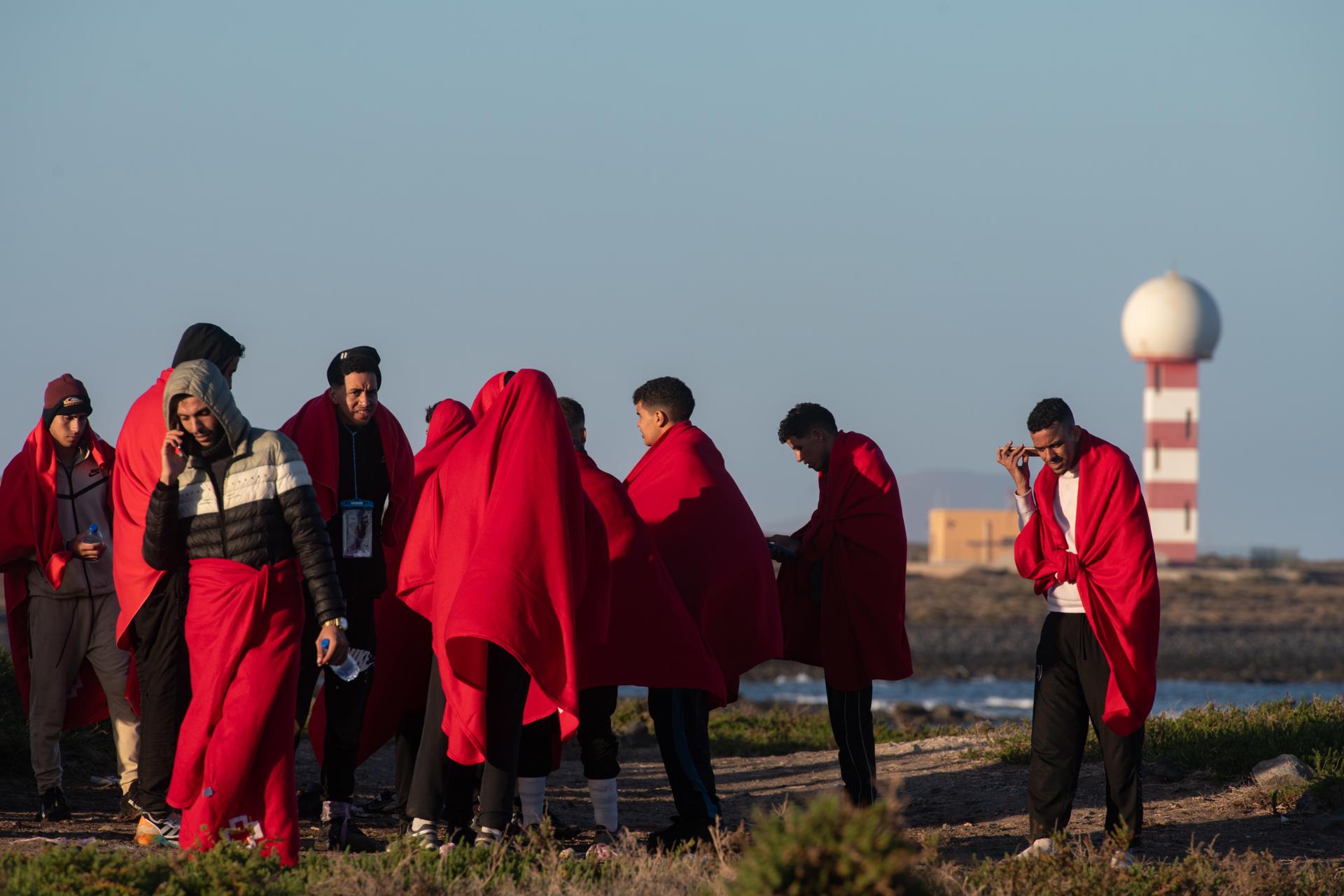 VOX exige planes de retorno de inmigrantes como condición para negociar los presupuestos en Aragón VOX exige planes de retorno de inmigrantes como condición para negociar los presupuestos en Aragón