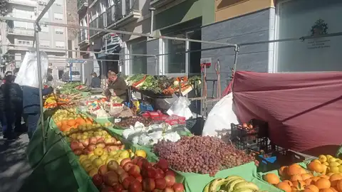 El mercado se traslada a la Plaza Teniente Linares por las obras en la red de saneamiento Mercado