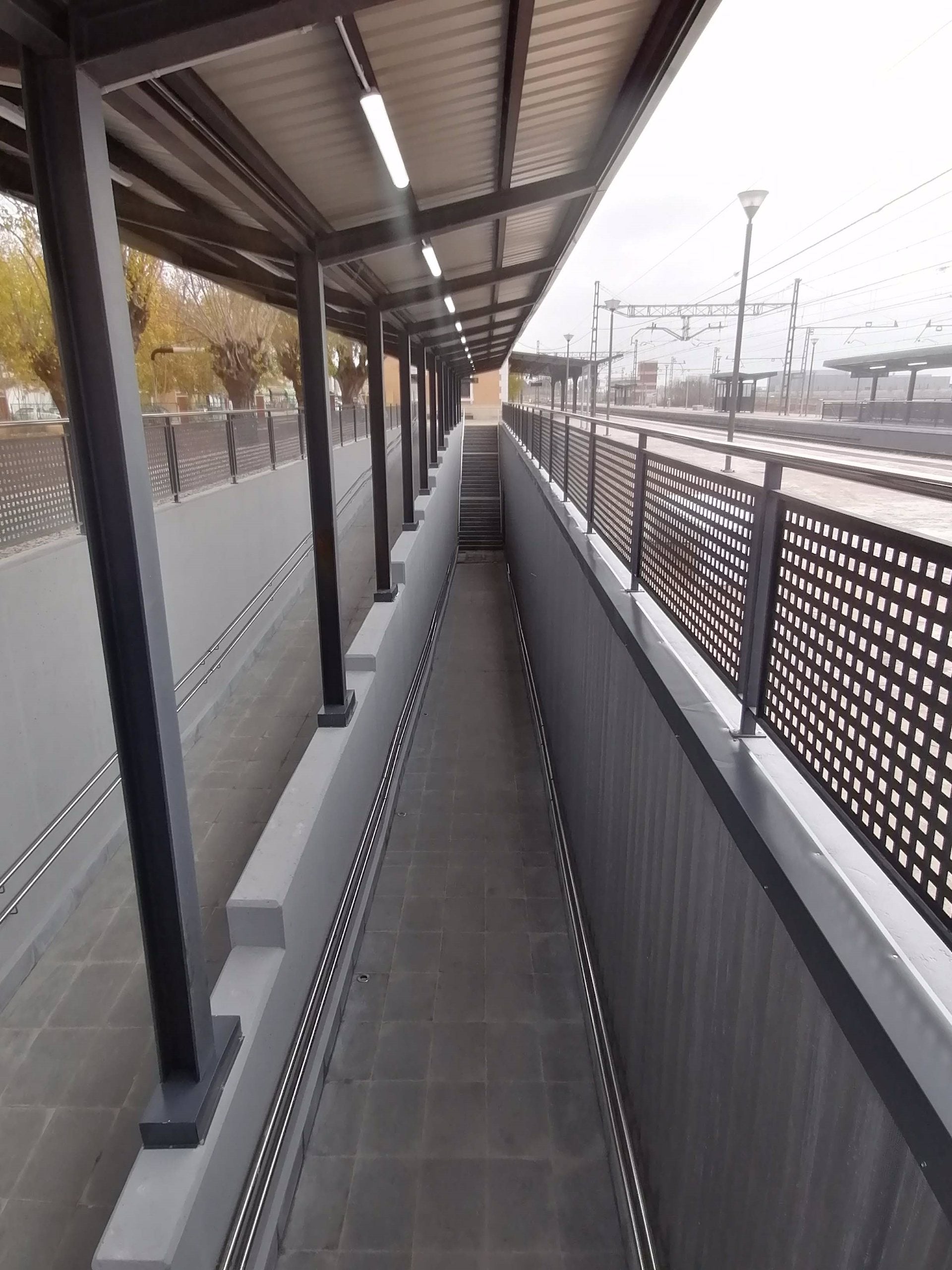 El tren Ciudad Real-Valencia sufre una avería en Villarrobledo con más de 200 pasajeros a bordo El tren Ciudad Real-Valencia sufre una avería en Villarrobledo con más de 200 pasajeros a bordo