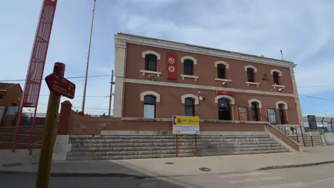 Renfe invertirá más de un millón de euros en cuatro estaciones de La Ribera Renfe invertirá más de un millón de euros en cuatro estaciones de La Ribera