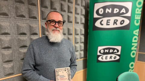 V&iacute;ctor Manuel Mart&iacute;nez, en el Rinc&oacute;n de los Libros