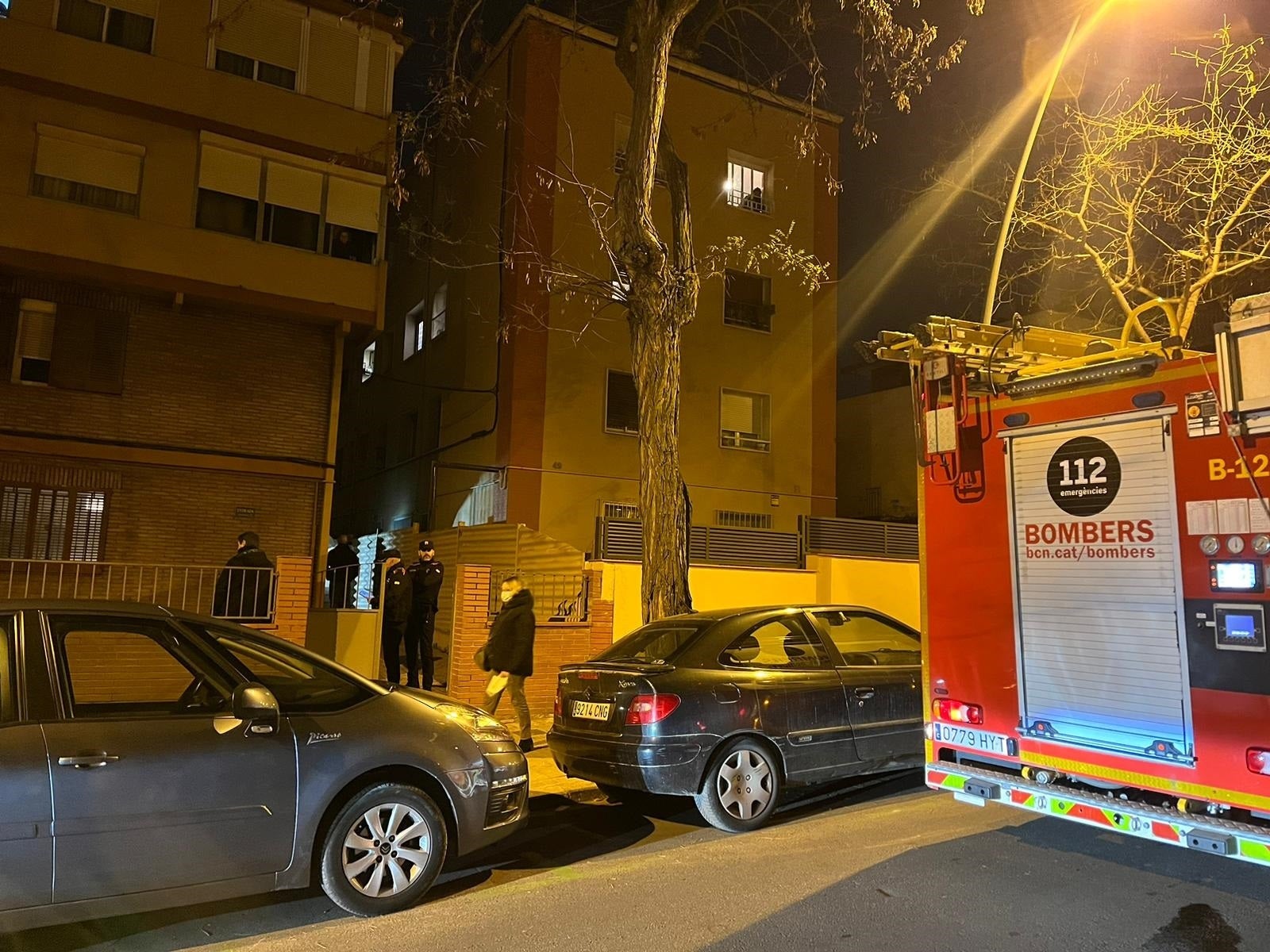 Los Mossos investigan la muerte de un padre y sus dos hijos en un piso de Barcelona por una concentración de gas Los Mossos investigan la muerte de un padre y sus dos hijos en un piso de Barcelona por una concentración de gas