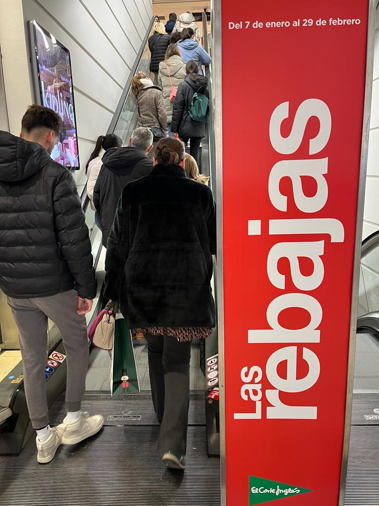 El frío no frena las ganas de rebajas El frío no frena las ganas de rebajas
