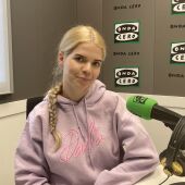 La cantautora alfasina Dalia visita Onda Cero Marina Baixa. 