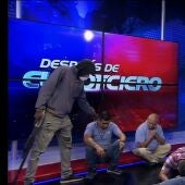 Fotograma hecho durante la transmisión del canal TC Noticias de Guayaquil durante la transmisión de su noticiero, el cual fue interrumpido por hombres armados.
