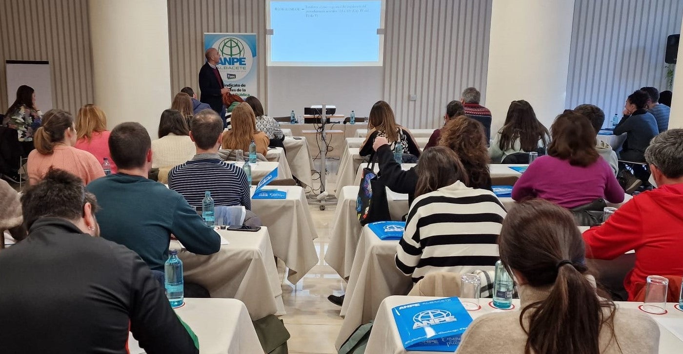 Anpe imparte un curso para formar a los futuros directores de centros educativos Anpe imparte un curso para formar a los futuros directores de centros educativos